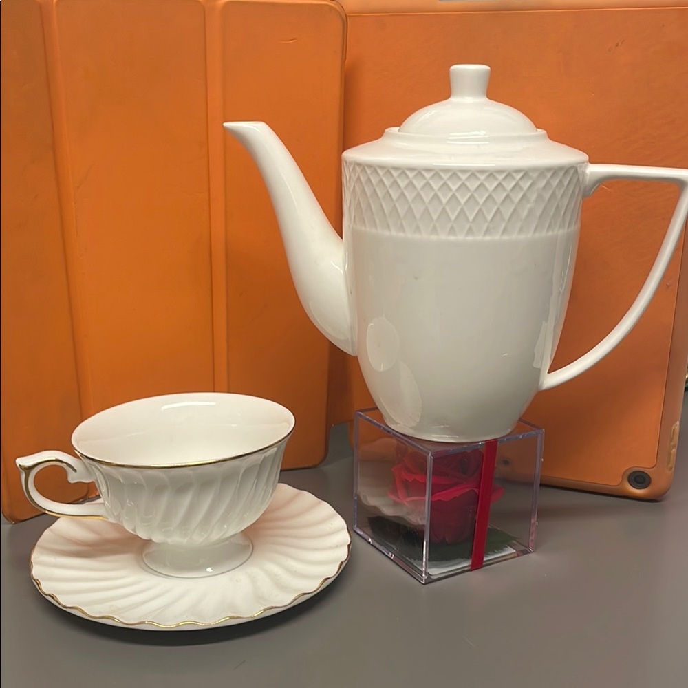 Tea pot
